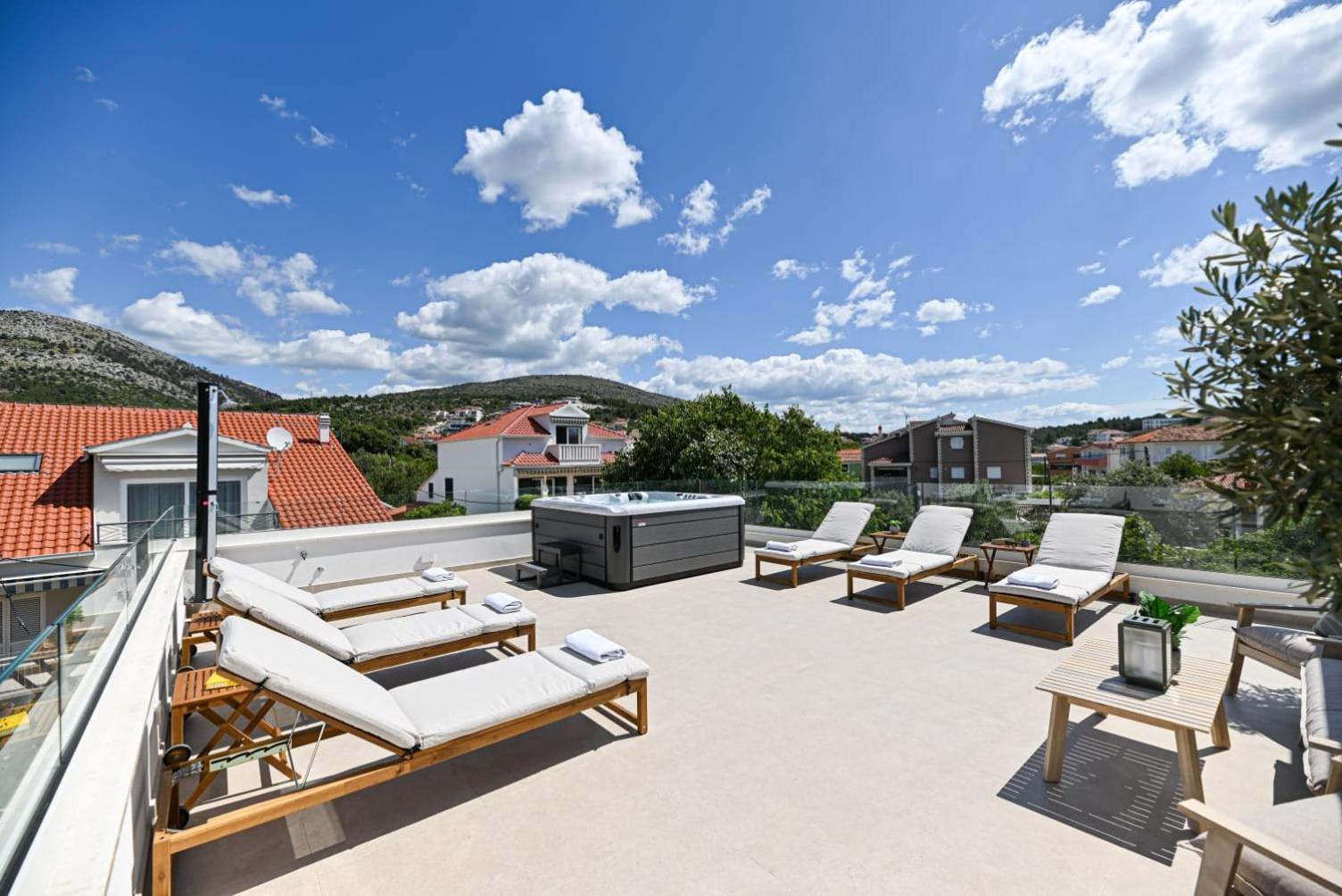 Villa Rozana - Beachfront Wellness Retreat Seget Vranjica Εξωτερικό φωτογραφία