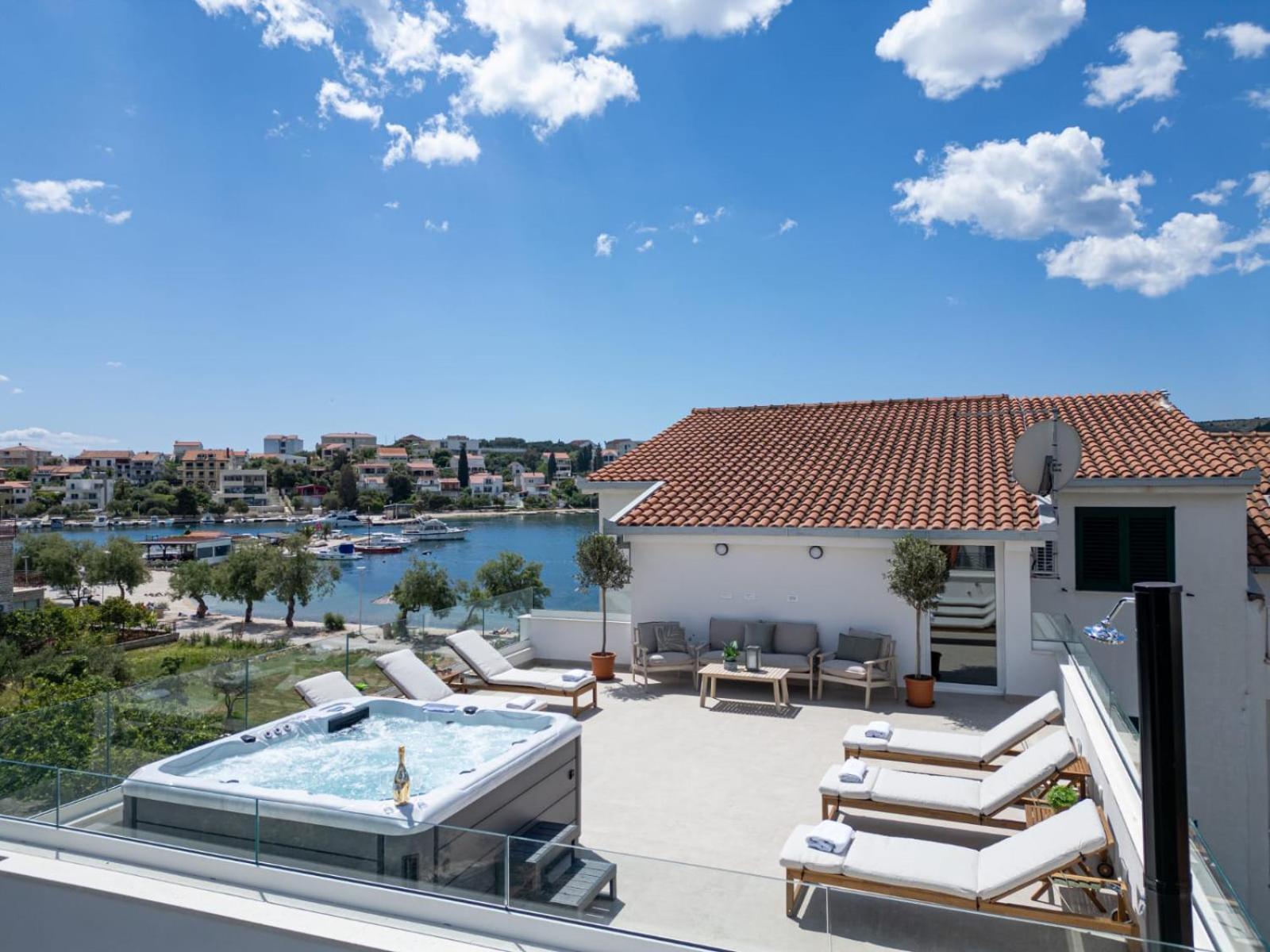 Villa Rozana - Beachfront Wellness Retreat Seget Vranjica Εξωτερικό φωτογραφία