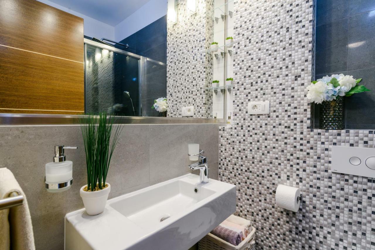 Villa Rozana - Beachfront Wellness Retreat Seget Vranjica Εξωτερικό φωτογραφία