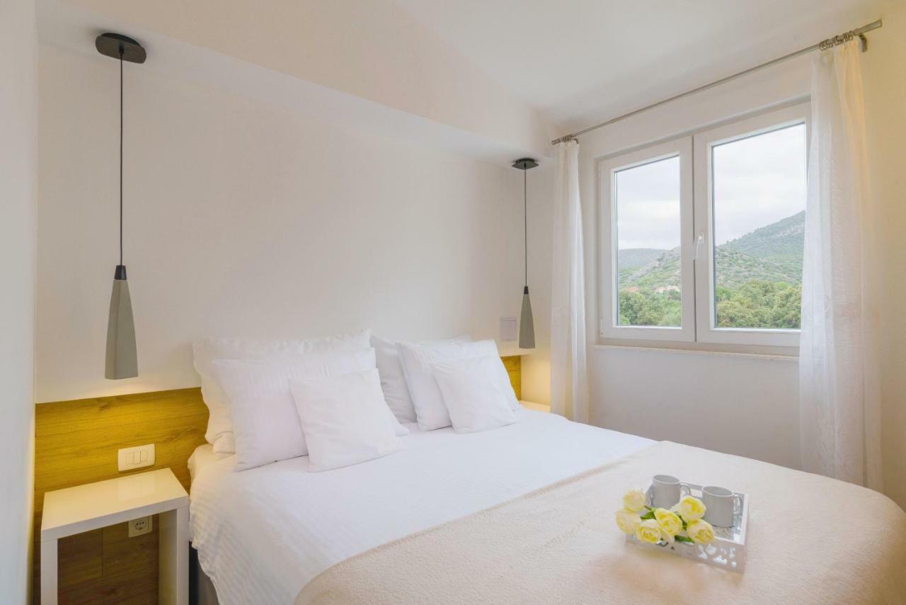 Villa Rozana - Beachfront Wellness Retreat Seget Vranjica Εξωτερικό φωτογραφία