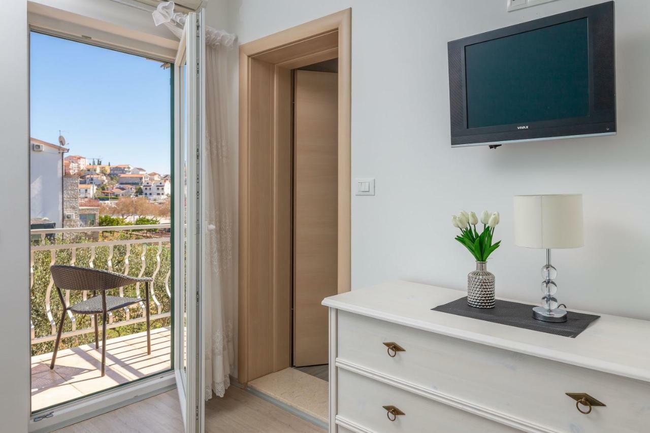 Villa Rozana - Beachfront Wellness Retreat Seget Vranjica Εξωτερικό φωτογραφία